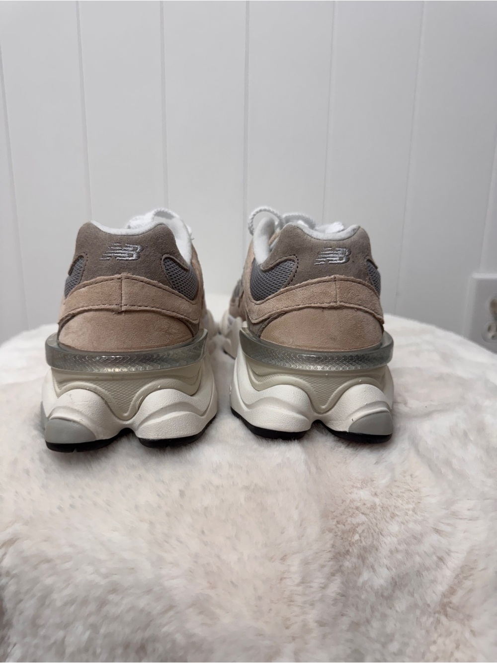 New Balance Women's Beige and Light Gray Retro Runner Sneakers - Picture 3 of 8